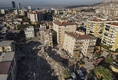 turkey earthquake building collapse pictures